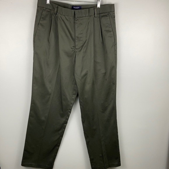Pleated Green Dockers Classic Fit - Picture 1 of 4